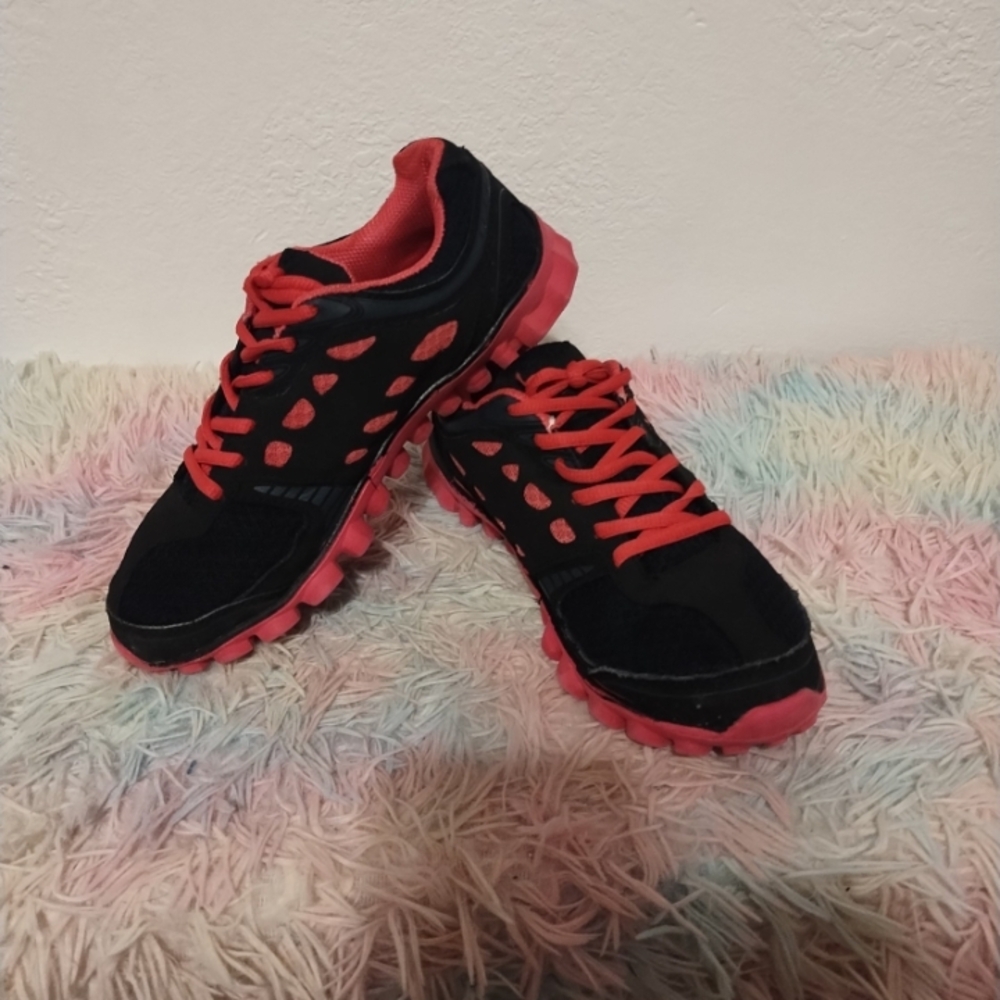 LA GEAR Hot pink and black size 7.5 Good condition